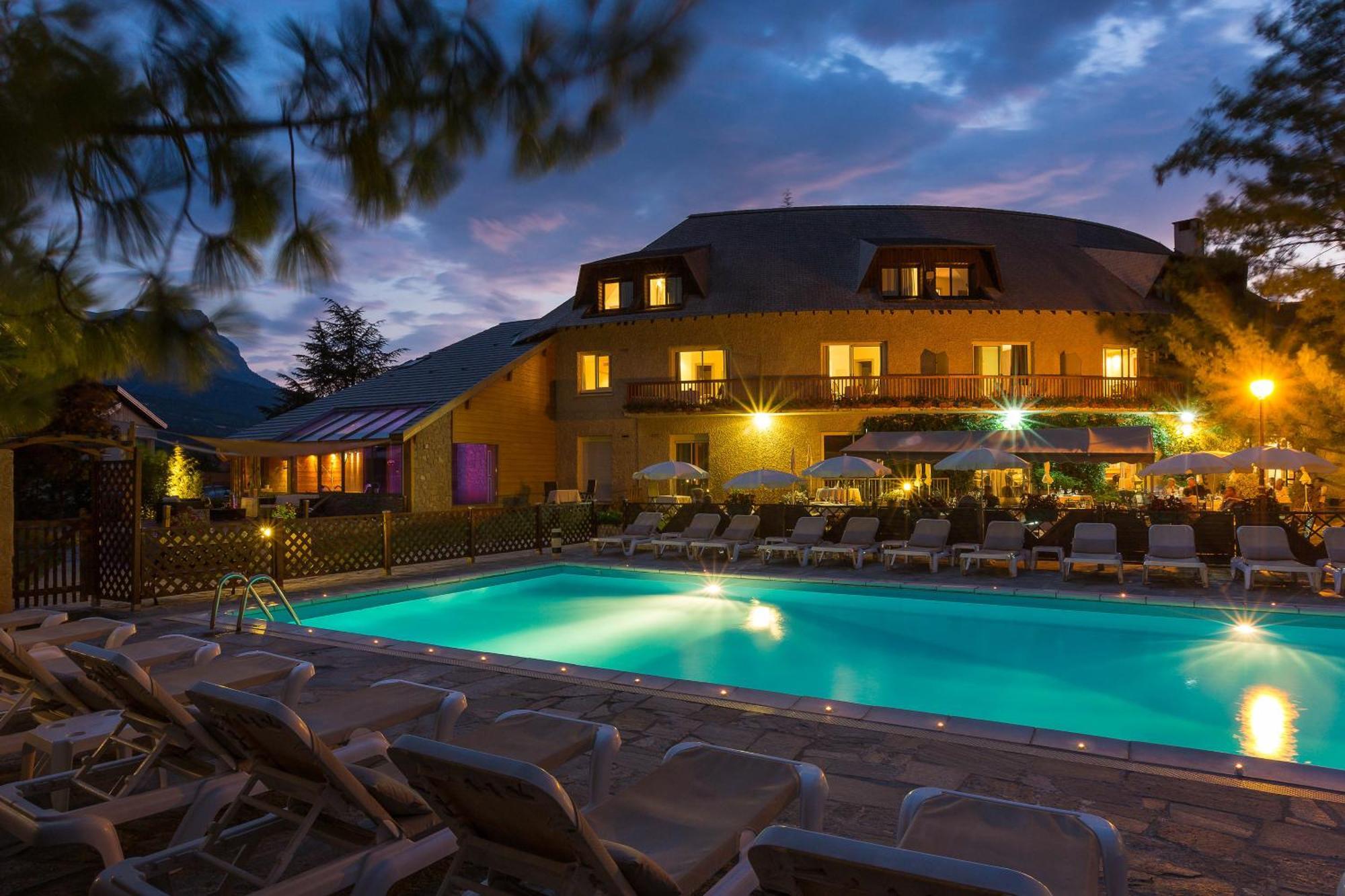 Hotel & Spa Les Bartavelles Crots Exterior foto