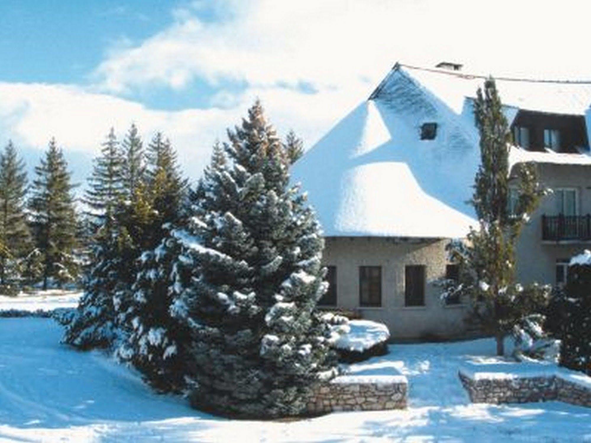 Hotel & Spa Les Bartavelles Crots Exterior foto
