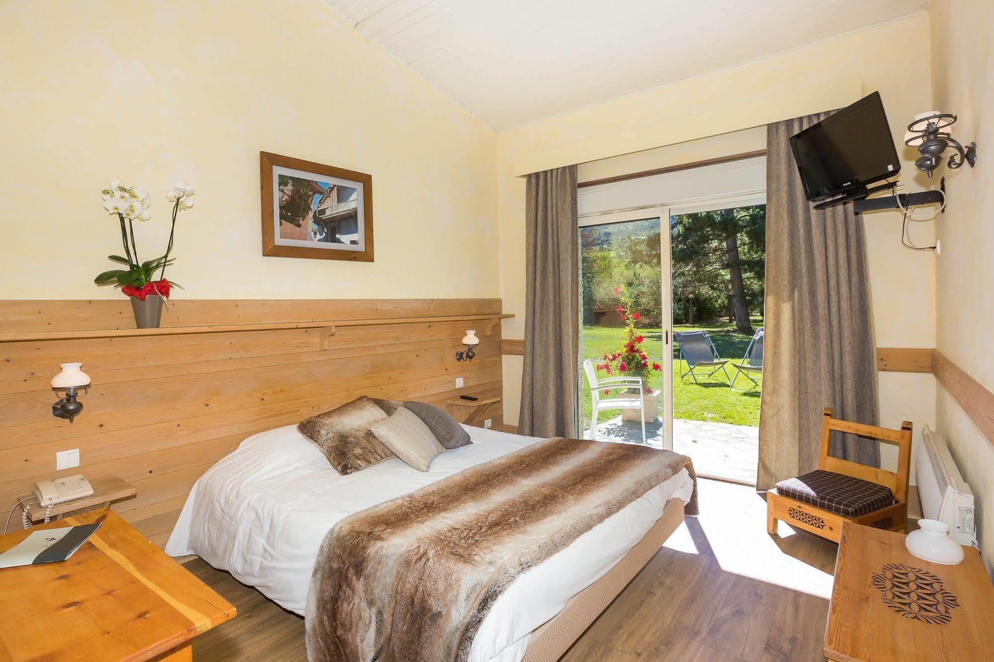 Hotel & Spa Les Bartavelles Crots Exterior foto