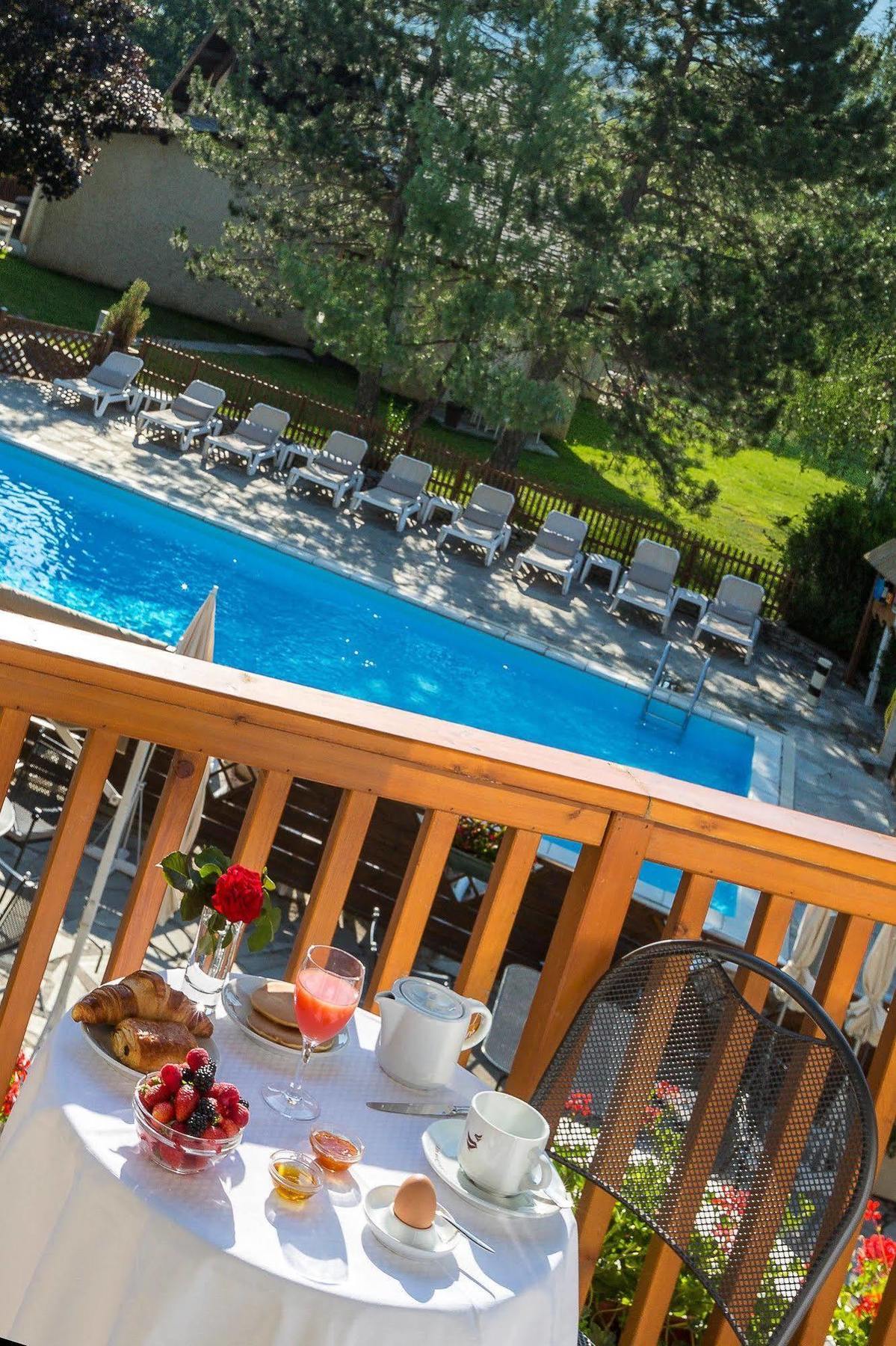 Hotel & Spa Les Bartavelles Crots Exterior foto